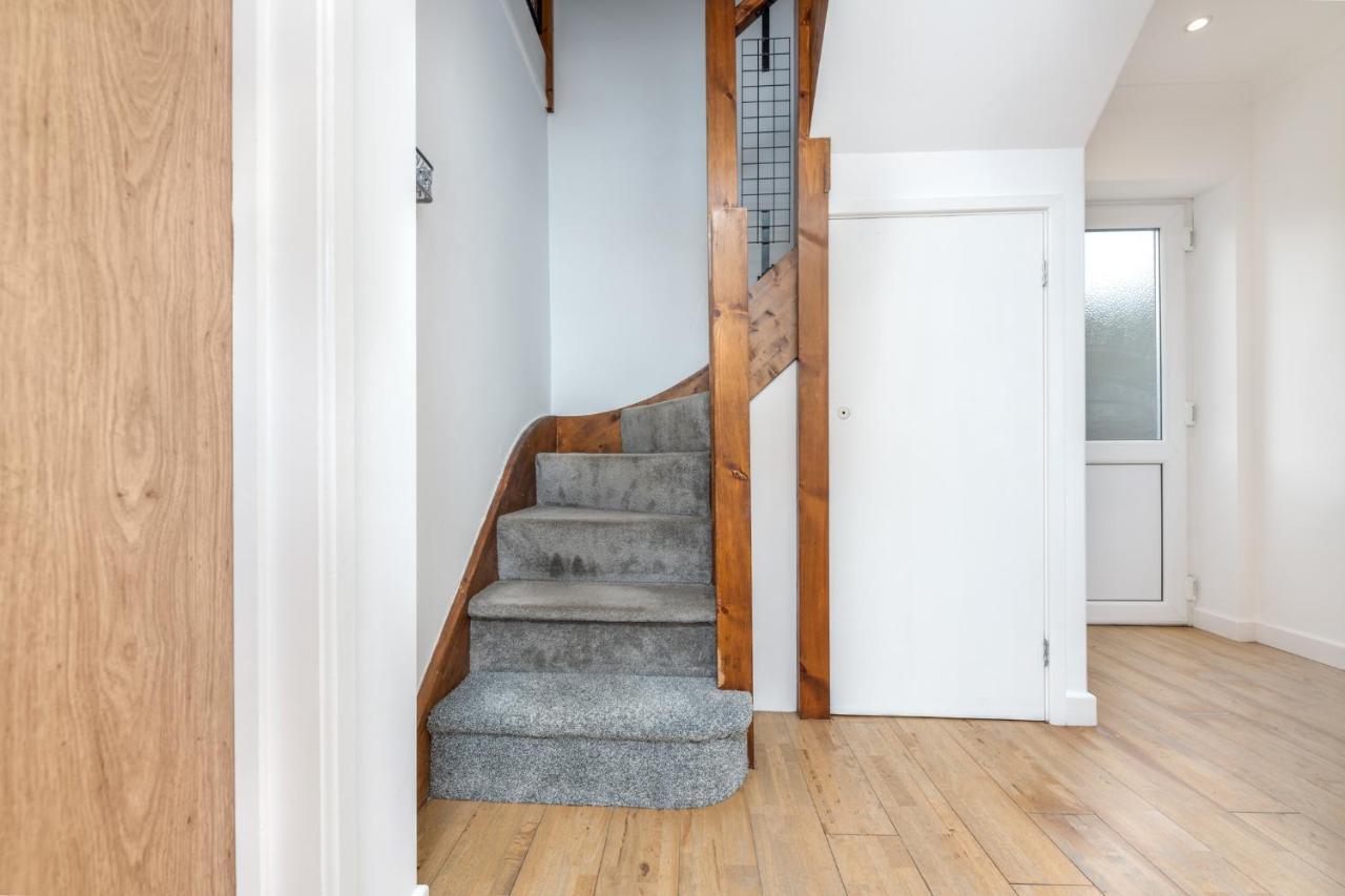 Stayright- 2 Bedroom House, Centrally Located & Close Walk To City Centre كارديف المظهر الخارجي الصورة